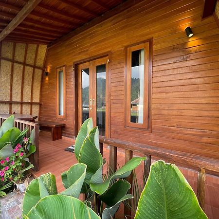 Volcano Cabins Kubupenlokan Екстериор снимка